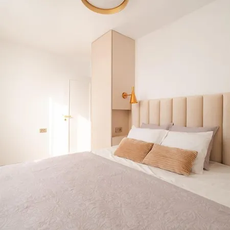 Stunning Front Line Penthouse Sea And Pool 厄尔梅达诺