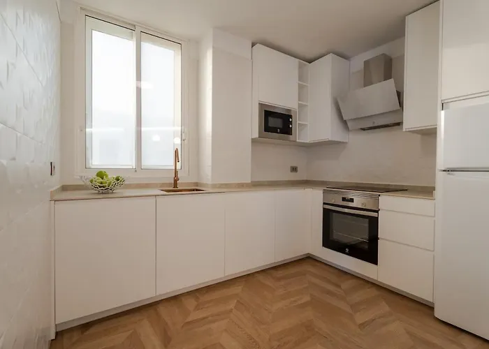 Apartman Stunning Front Line Penthouse Sea And Pool