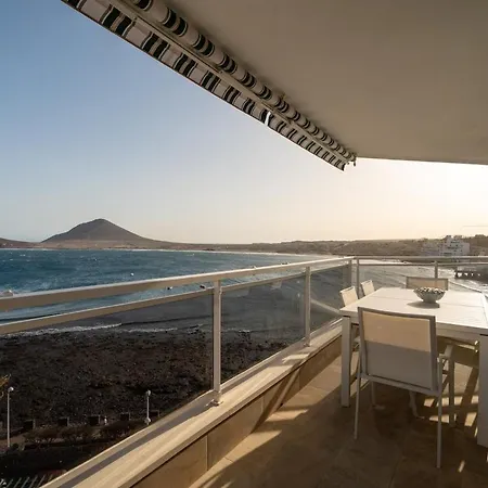 Apartment Stunning Front Line Penthouse Sea And Pool El Medano (Tenerife)